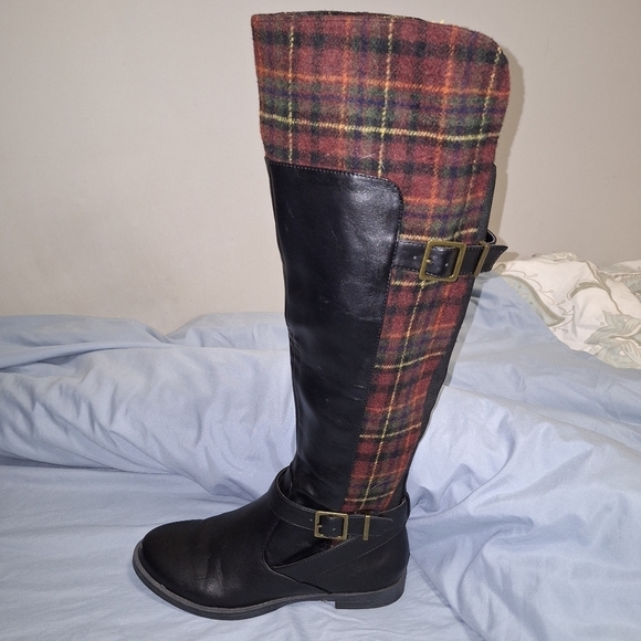 Bella Vita knee high faux wool and leather boots in a size 7m. With a 1/2" heel - Picture 8 of 10